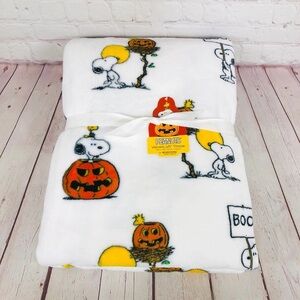 Peanuts White Halloween Blanket 68” X 48”